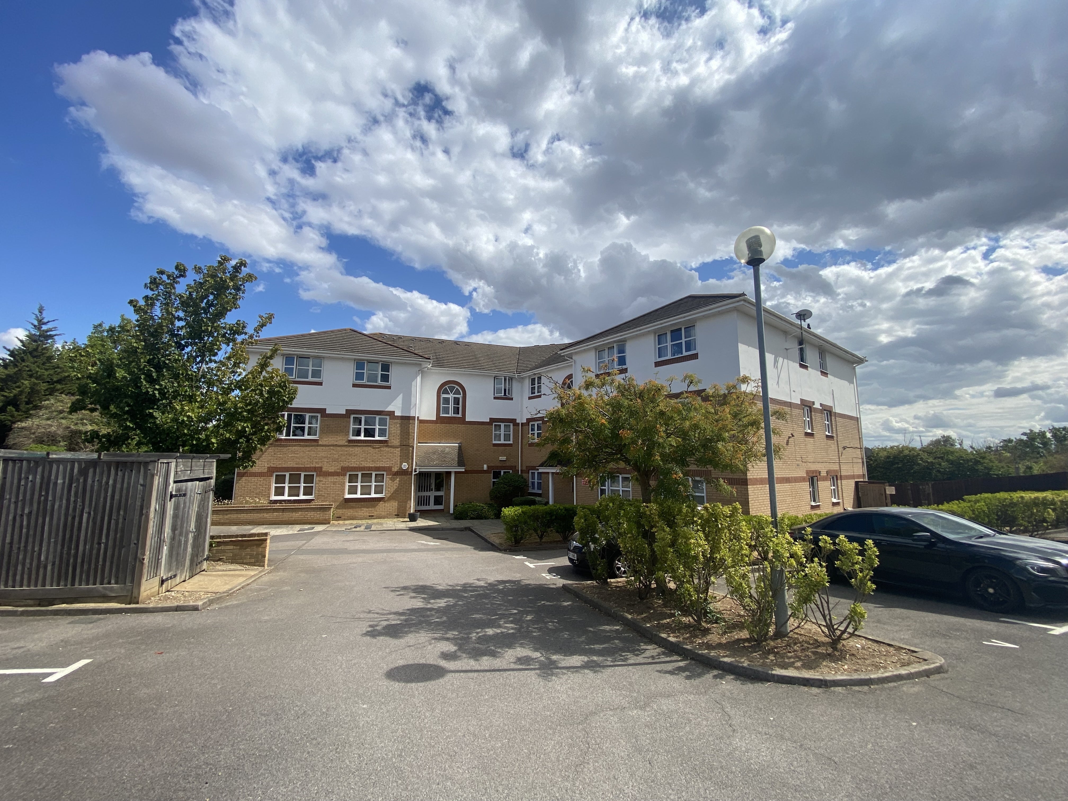 Flat Clifford Road in Grays