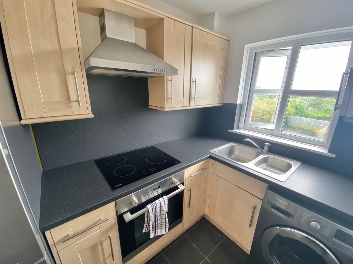 Flat Clifford Road in Grays