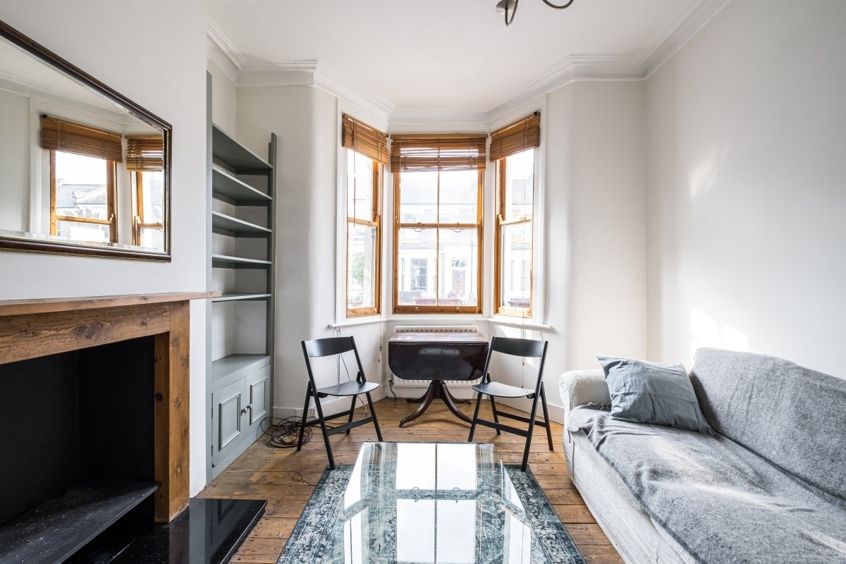 Flat Ringcroft Street in Greater London