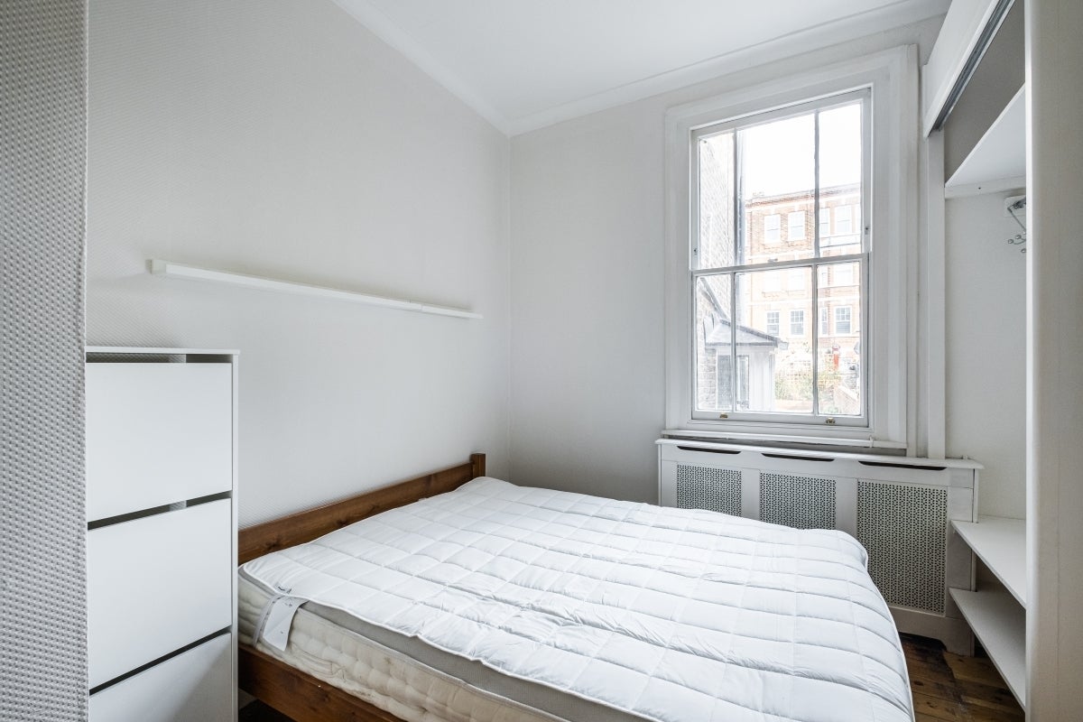 Flat Ringcroft Street in Greater London