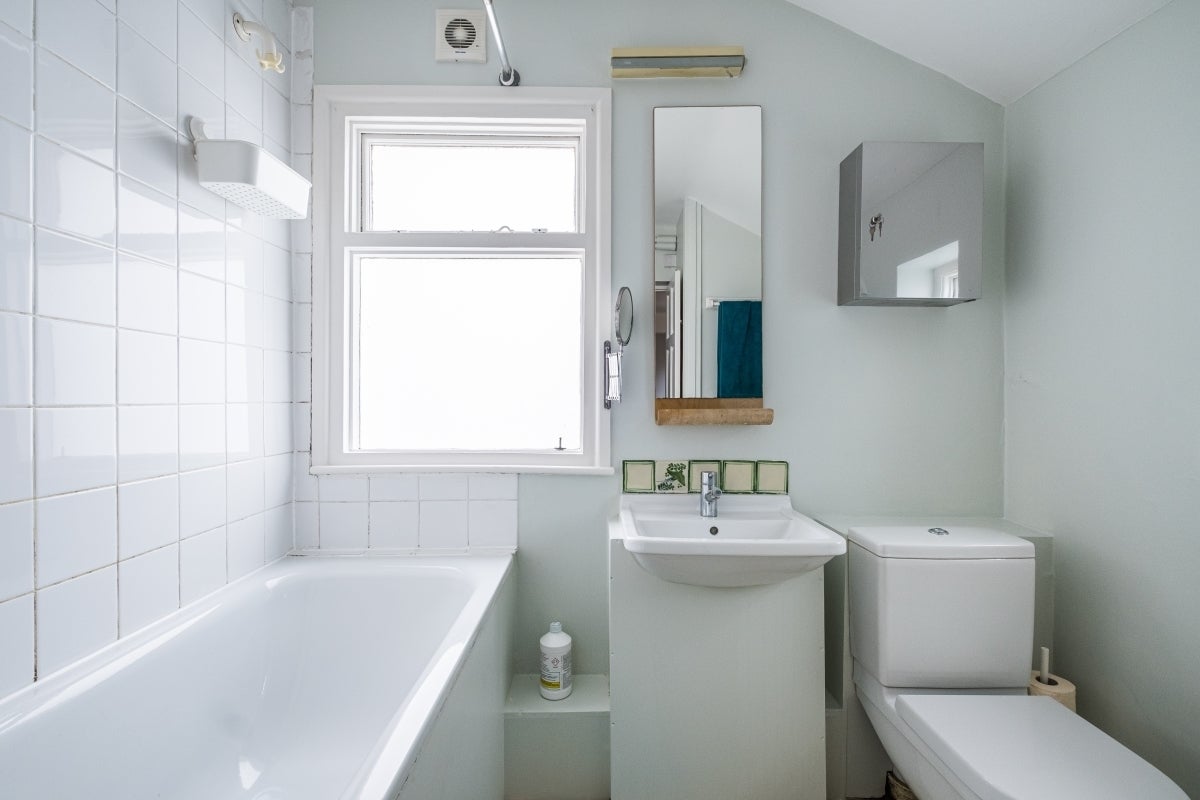 Flat Ringcroft Street in Greater London