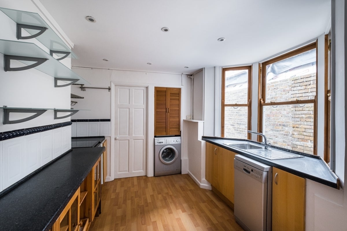 Flat Ringcroft Street in Greater London