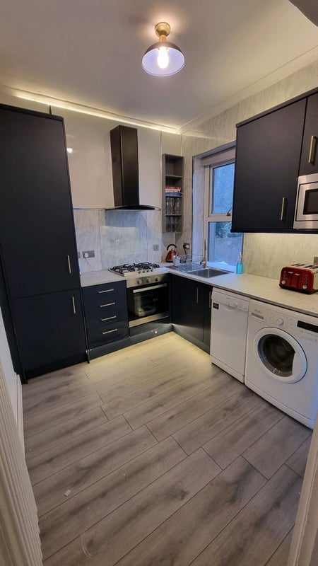Room Penrhiw Road in Pontypridd