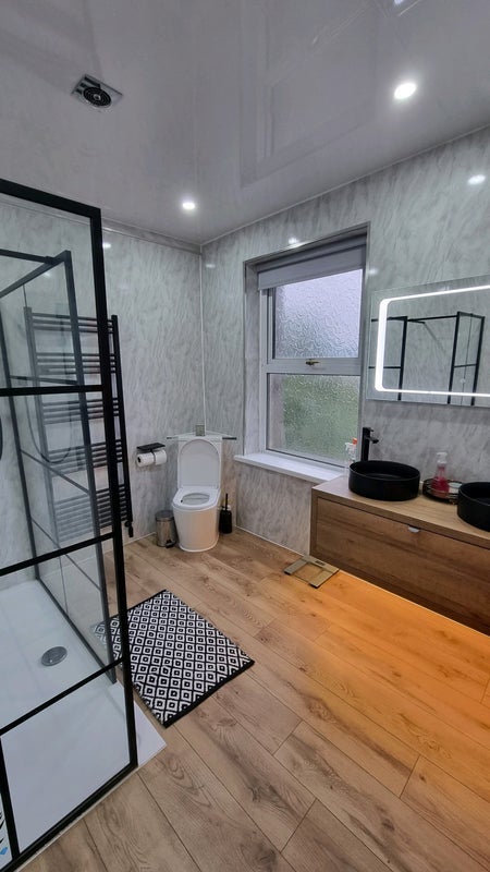 Room Penrhiw Road in Pontypridd
