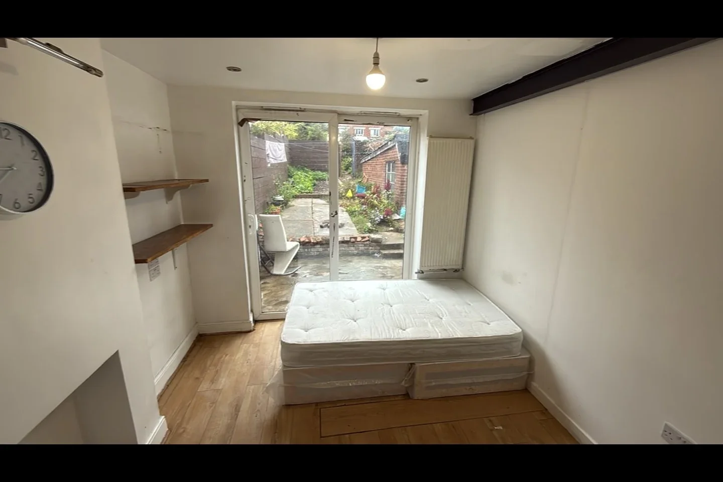 Room Carlyon Road in Greater London