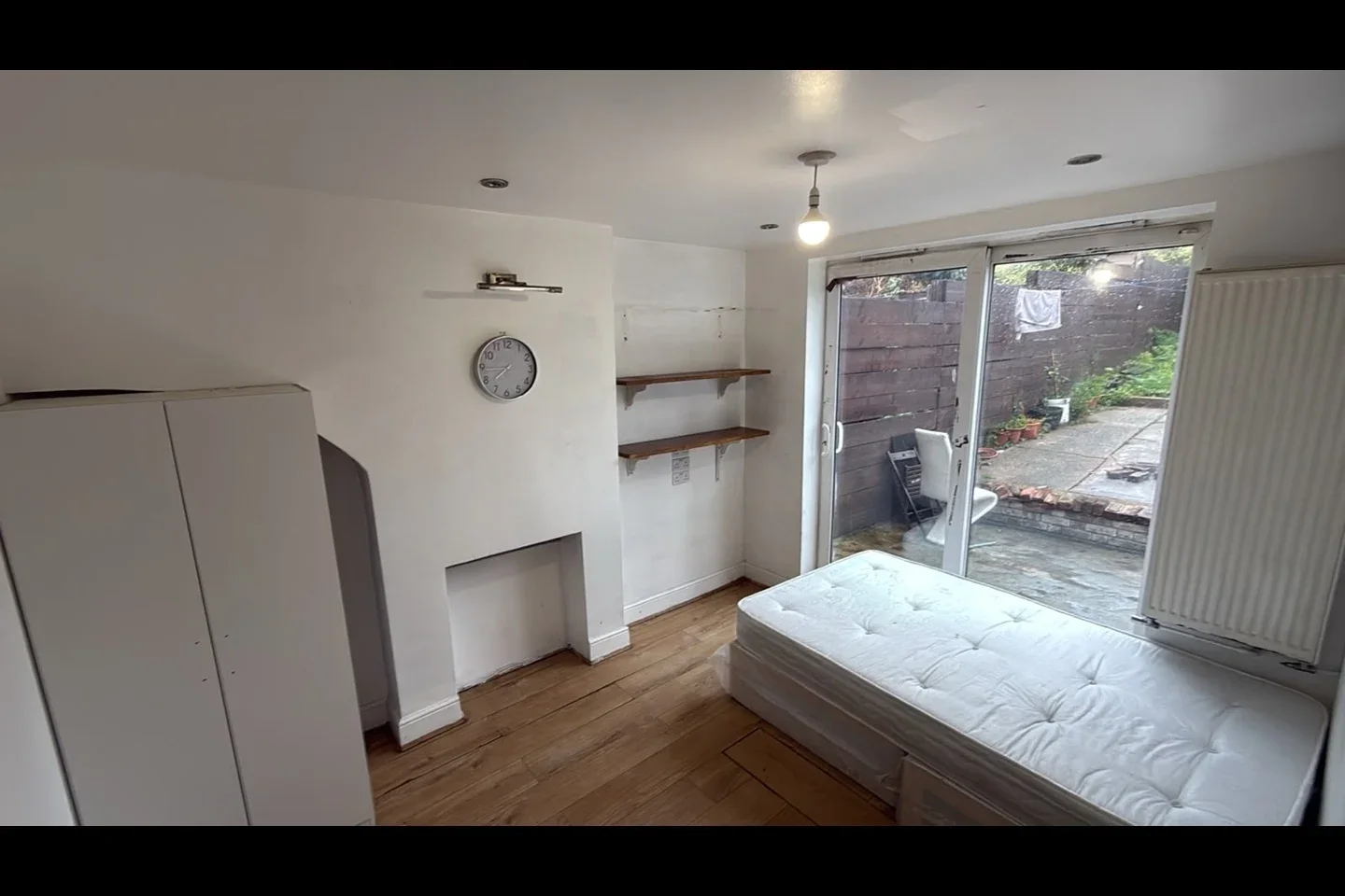 Room Carlyon Road in Greater London