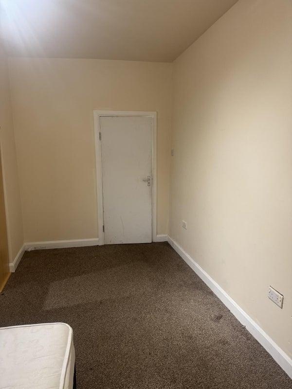 Room Northside Road in Bradford