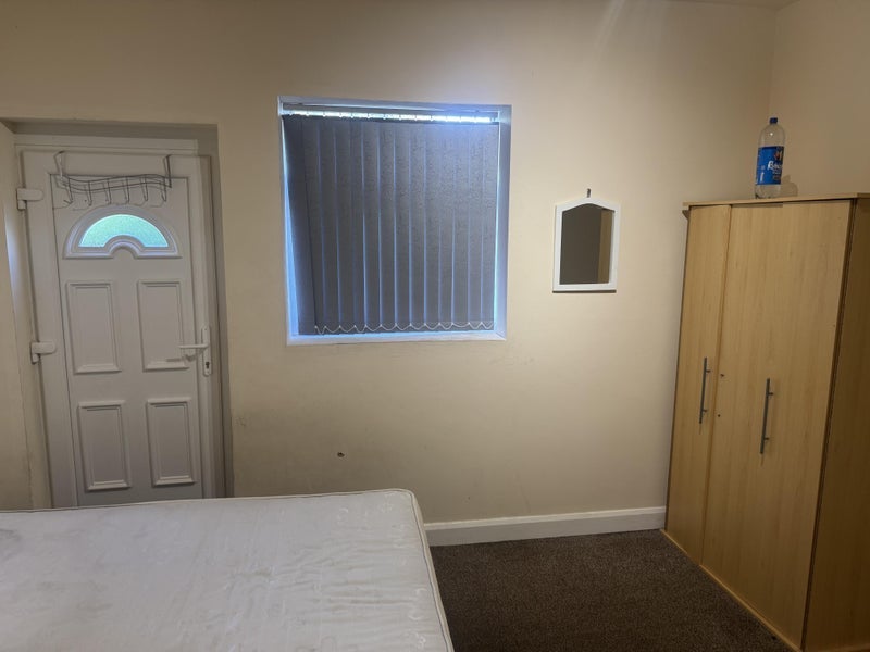 Room Northside Road in Bradford