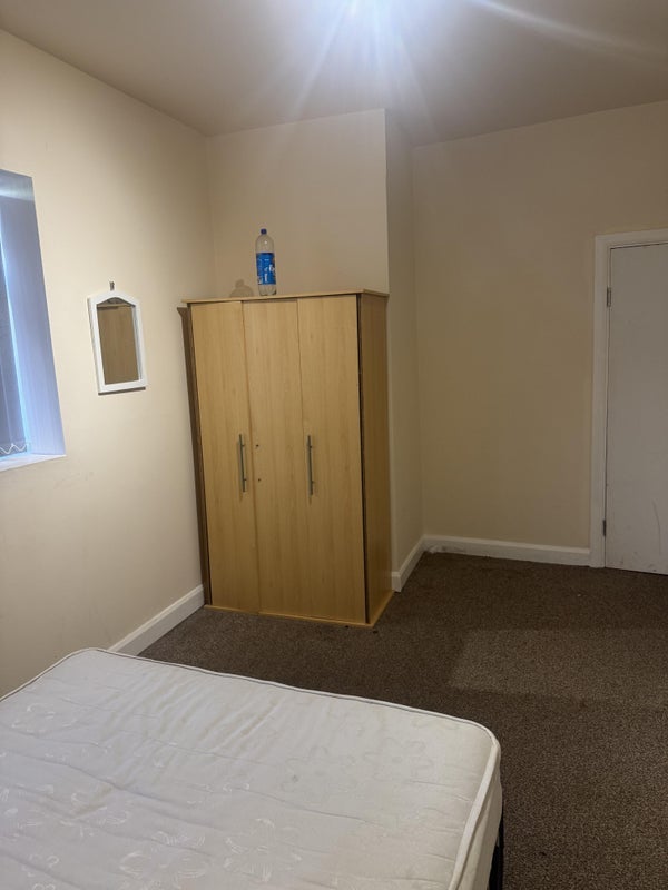 Room Northside Road in Bradford