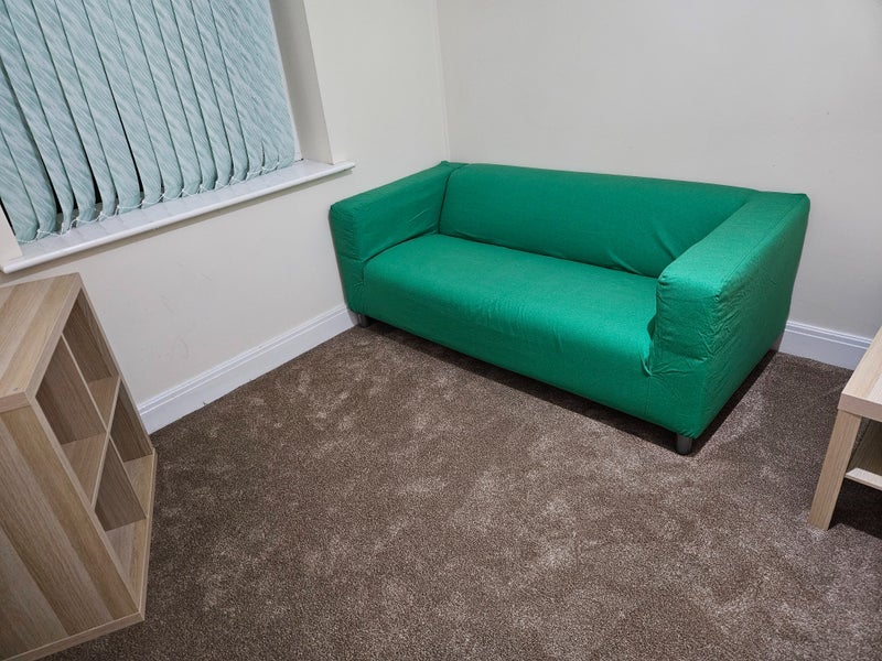 Room Sandringham Drive in Leeds