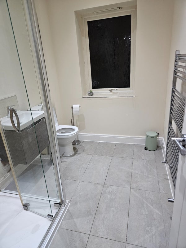 Room Sandringham Drive in Leeds