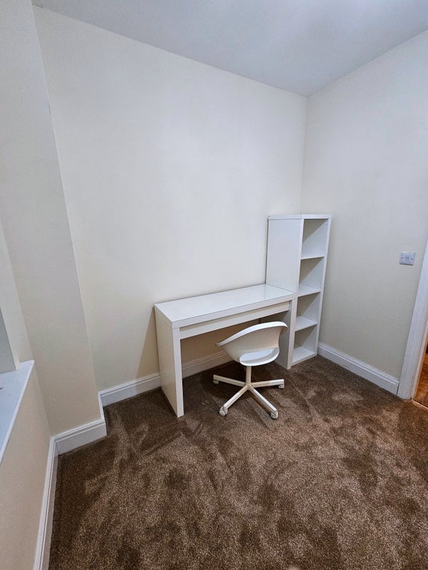 Room Sandringham Drive in Leeds