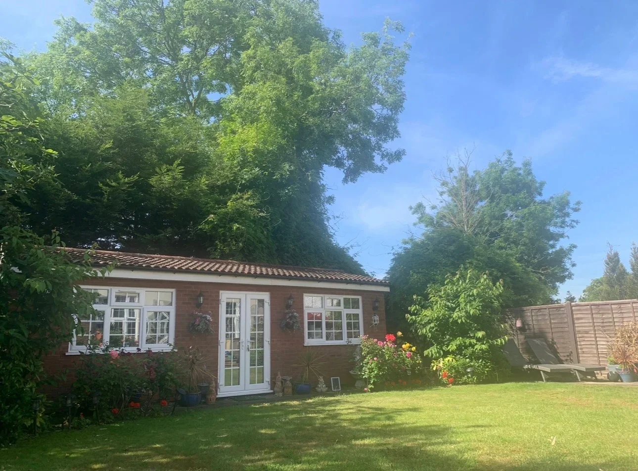 Room Forty Lane in Greater London