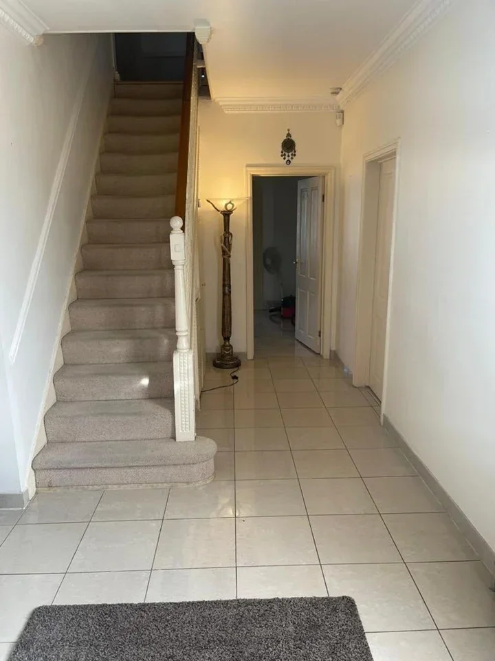 Room Forty Lane in Greater London
