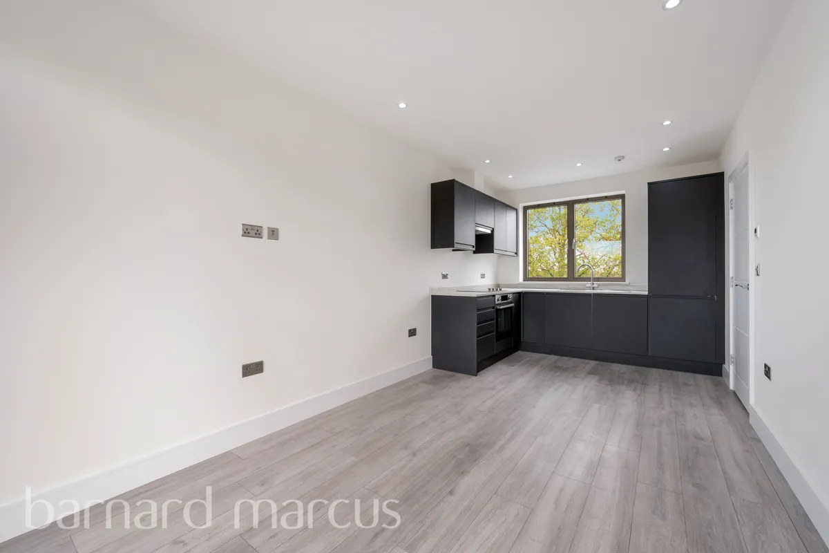 Flat Westmead Road in Greater London