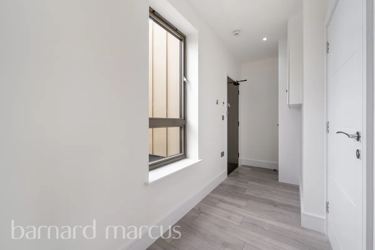 Flat Westmead Road in Greater London