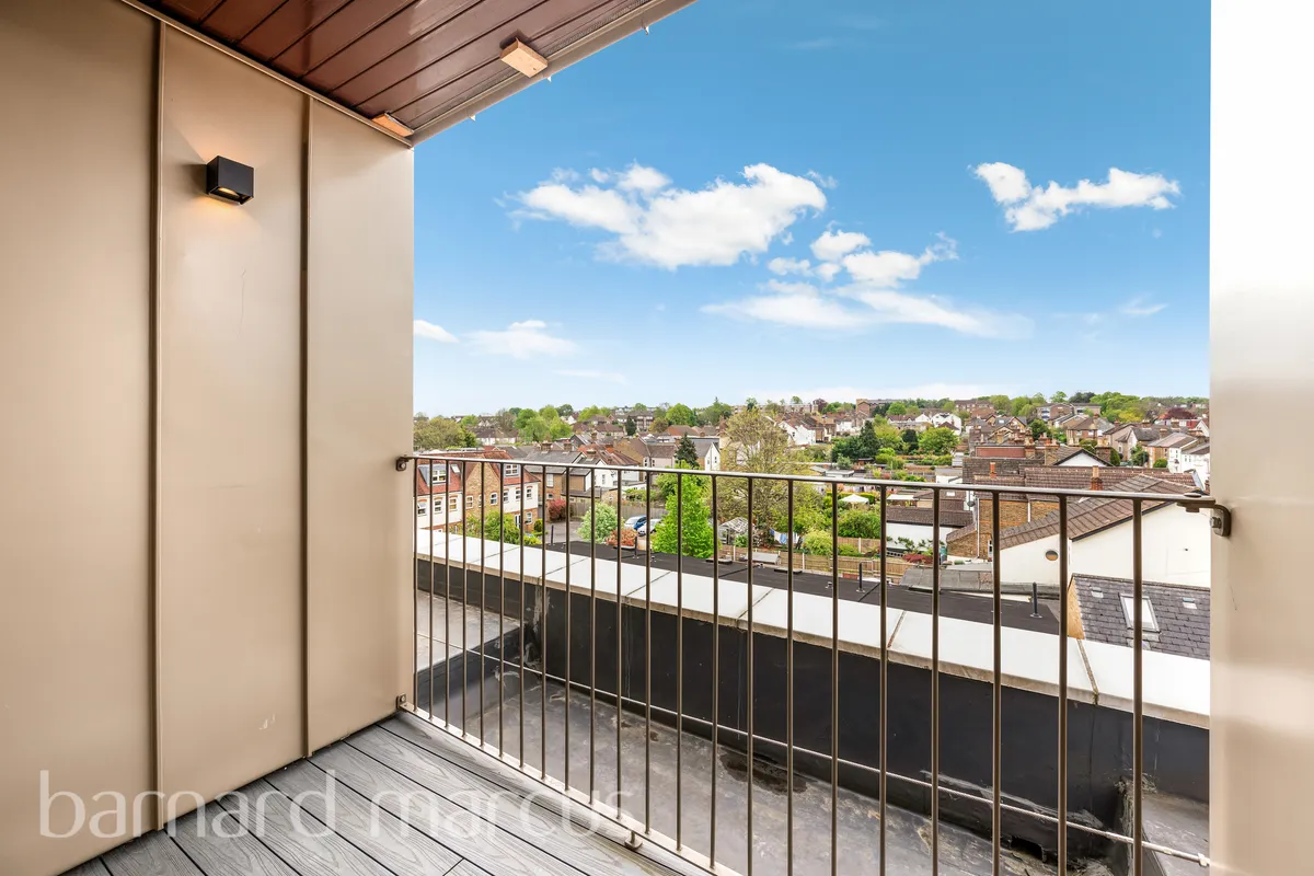 Flat Westmead Road in Greater London