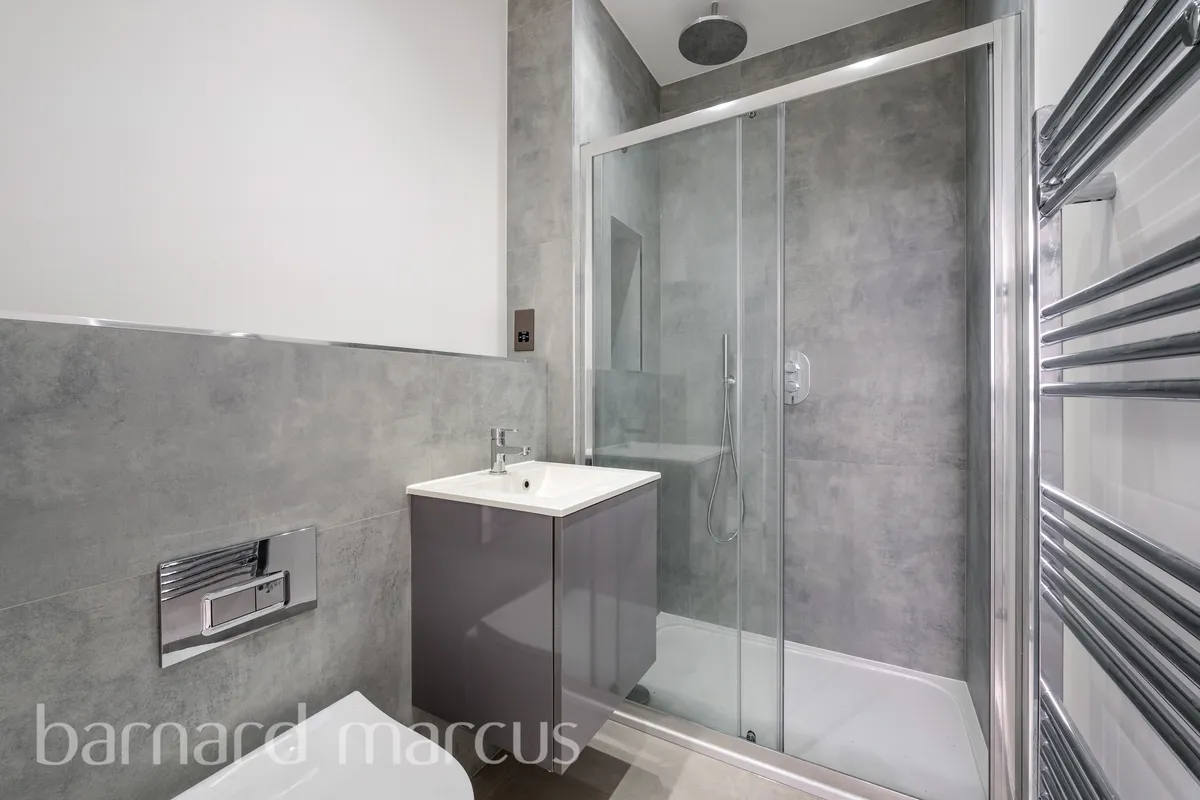 Flat Westmead Road in Greater London