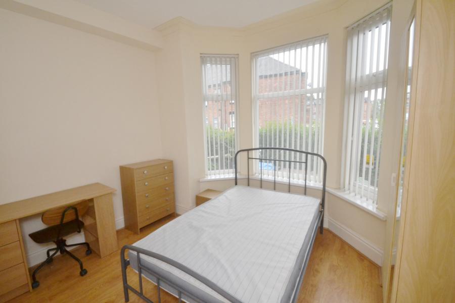 Room Ashfield Road in Manchester