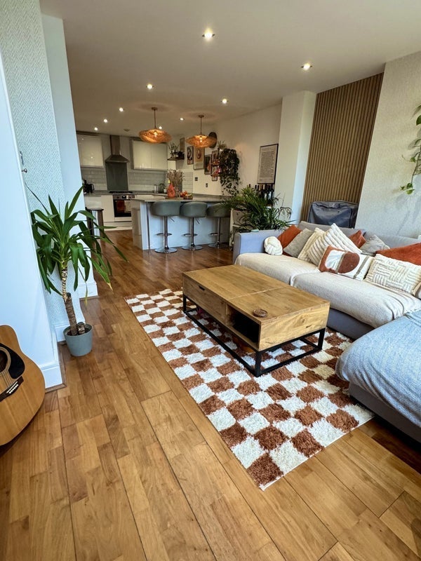 Room Ockley Road in Greater London
