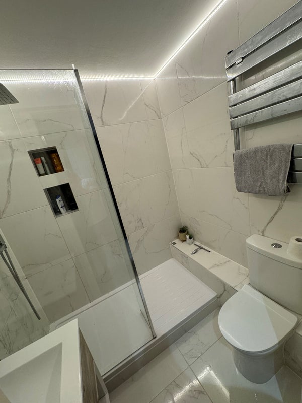 Room Ockley Road in Greater London