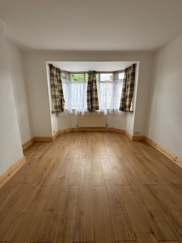 Room Carnanton Road in Greater London