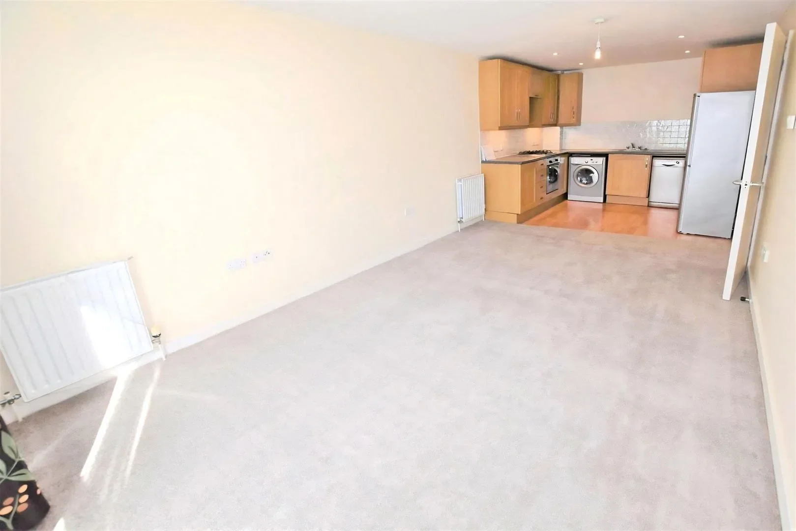 Flat Holden Road in Greater London