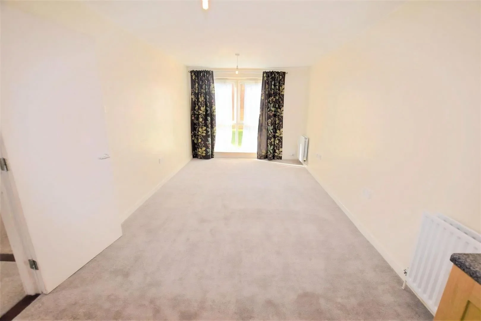 Flat Holden Road in Greater London