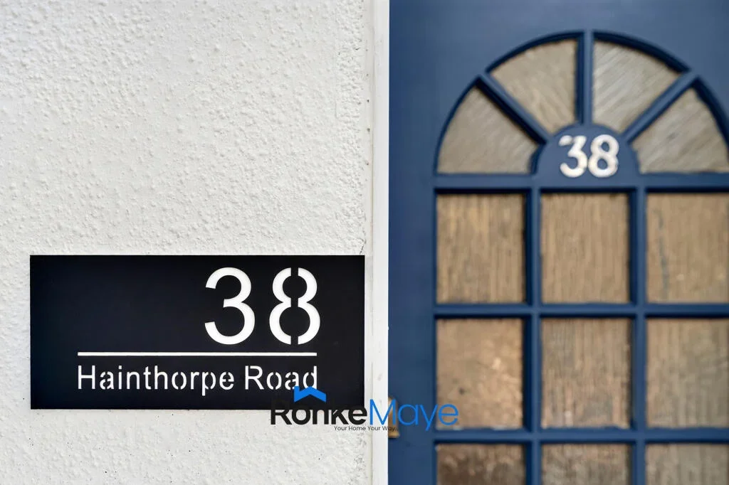 Flat Hainthorpe Road in Greater London