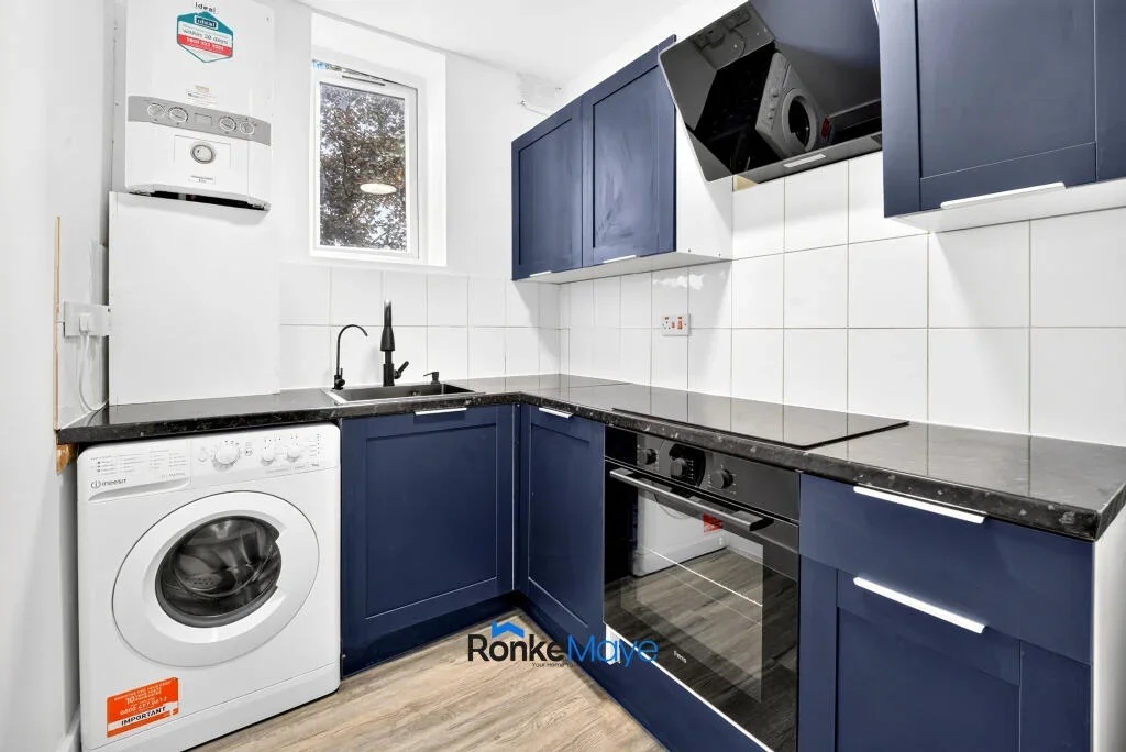 Flat Hainthorpe Road in Greater London