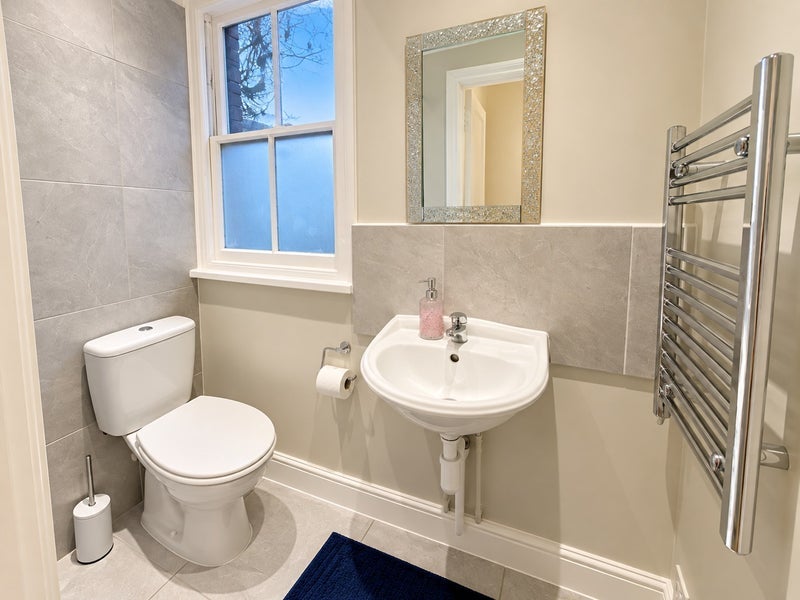Room Sandy Hill Road in Greater London