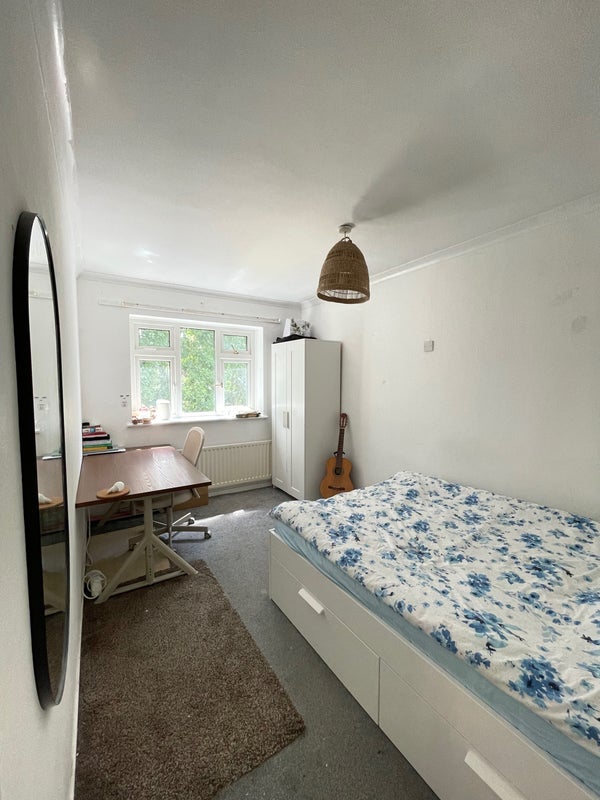 Room Durford Crescent in Greater London