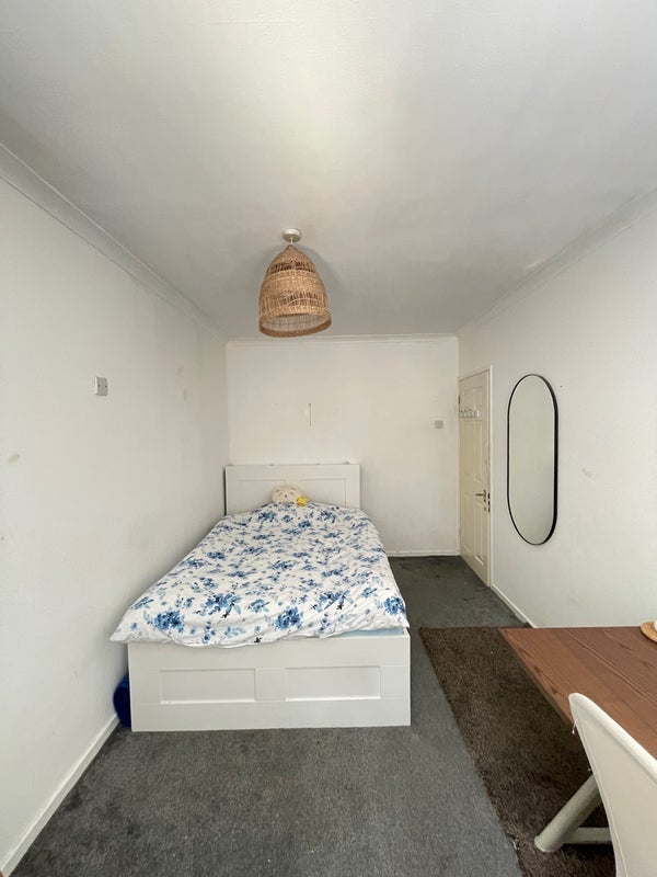 Room Durford Crescent in Greater London