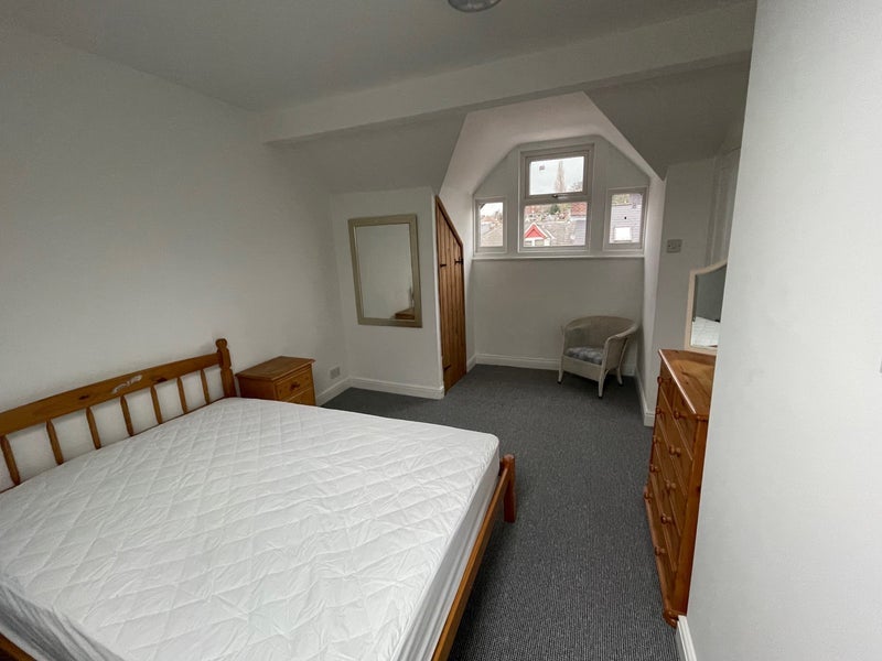 Room Hunter House Road in Sheffield