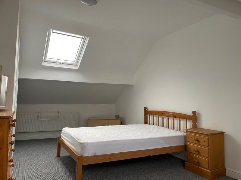 Room Hunter House Road in Sheffield