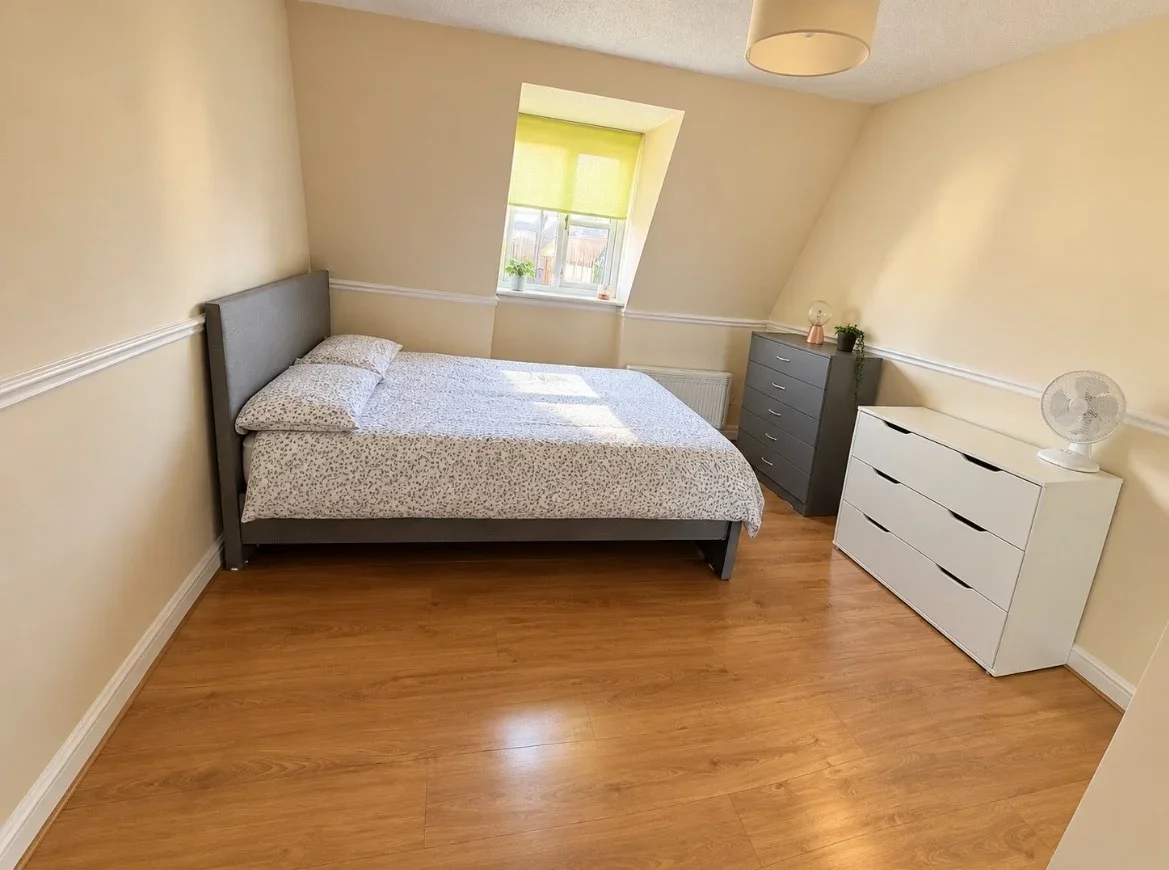 Flat Highgrove Mews in Grays