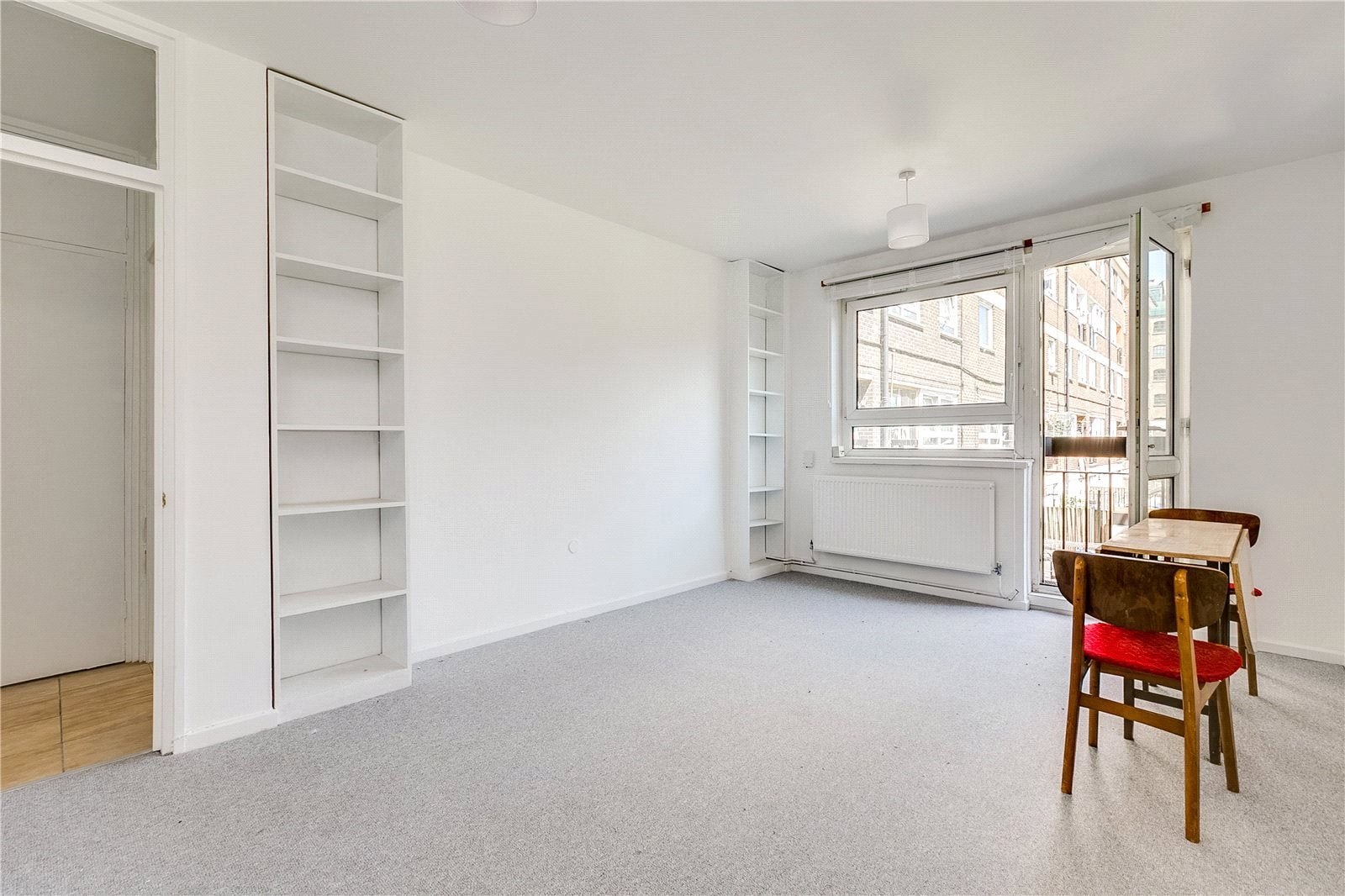 Flat Woodseer Street in Greater London