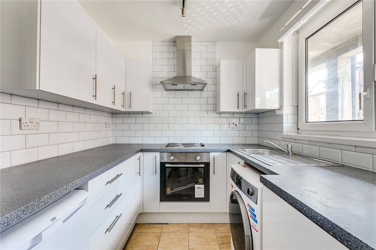 Flat Woodseer Street in Greater London
