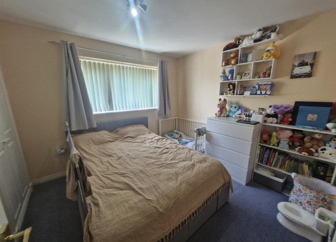 Flat Alverley Road in Coventry