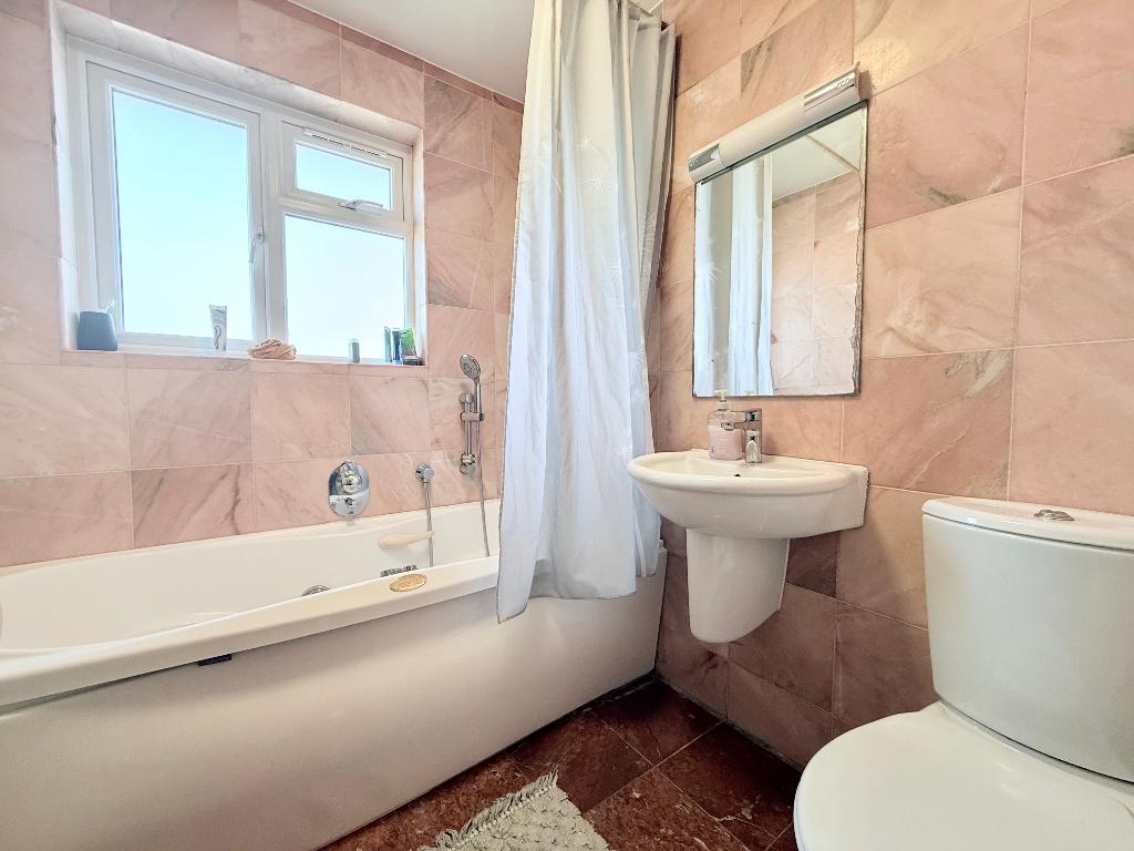 Room Gurney Road in Greater London