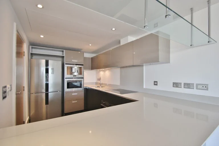 Flat Hammersmith Road in Greater London