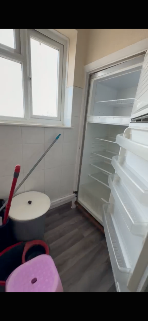 Room Coldharbour Lane in Greater London
