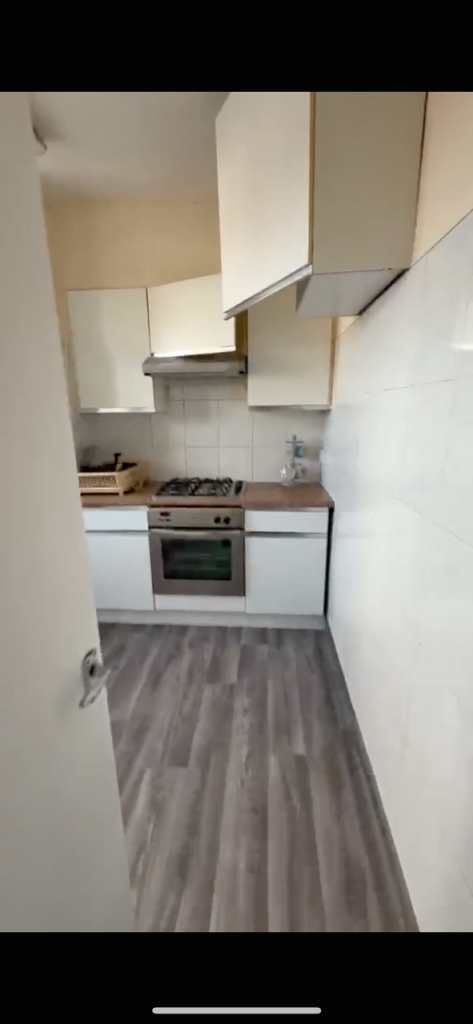 Room Coldharbour Lane in Greater London