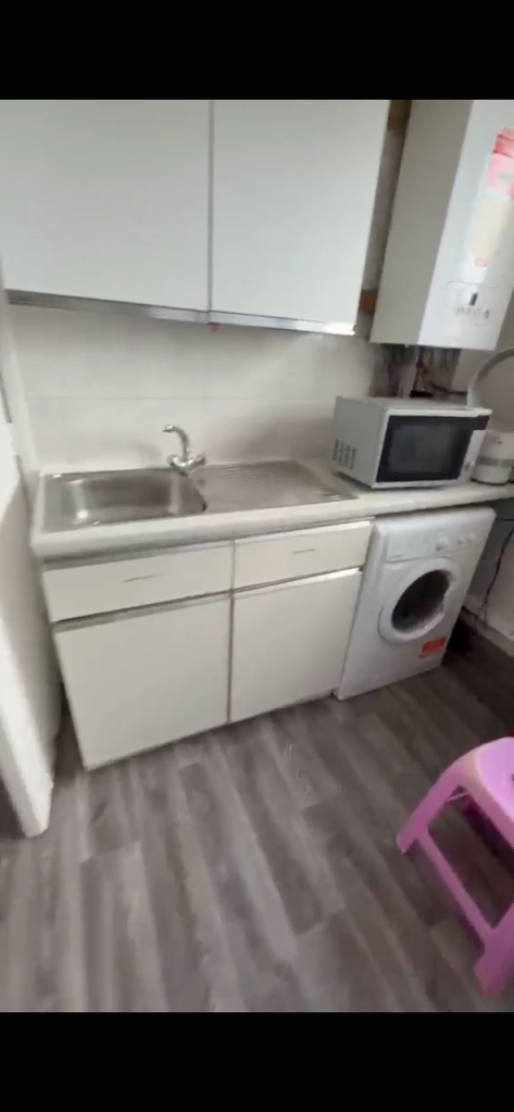 Room Coldharbour Lane in Greater London