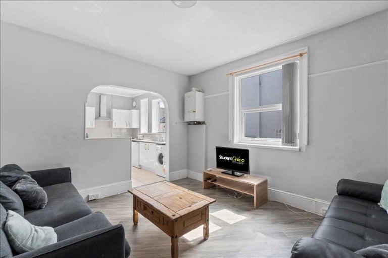 Room Beechwood Avenue in Plymouth