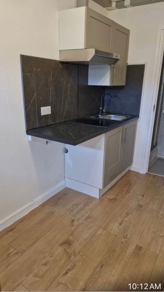 Room Mersham Drive in Greater London