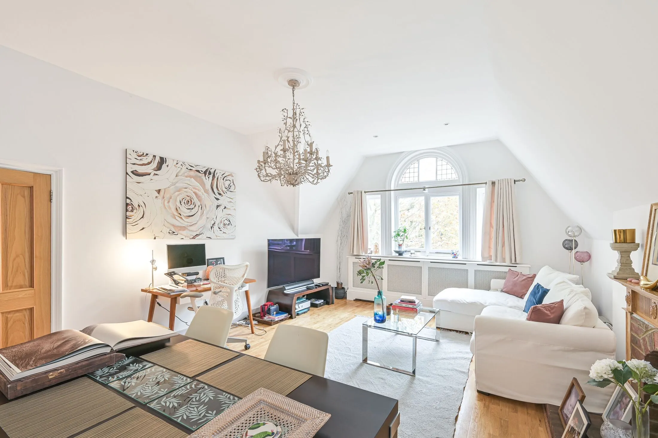 Flat Maresfield Gardens in Greater London