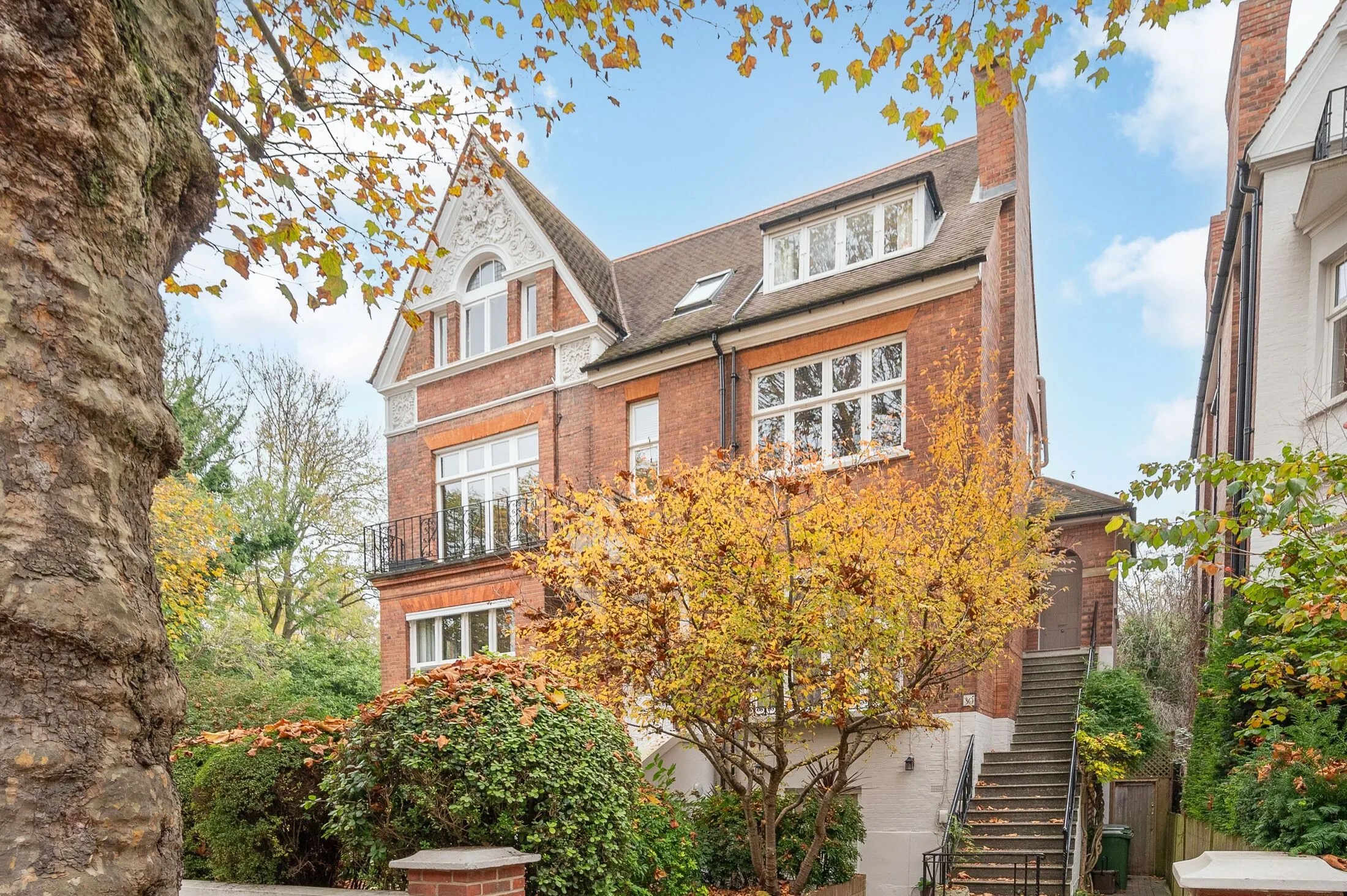 Flat Maresfield Gardens in Greater London