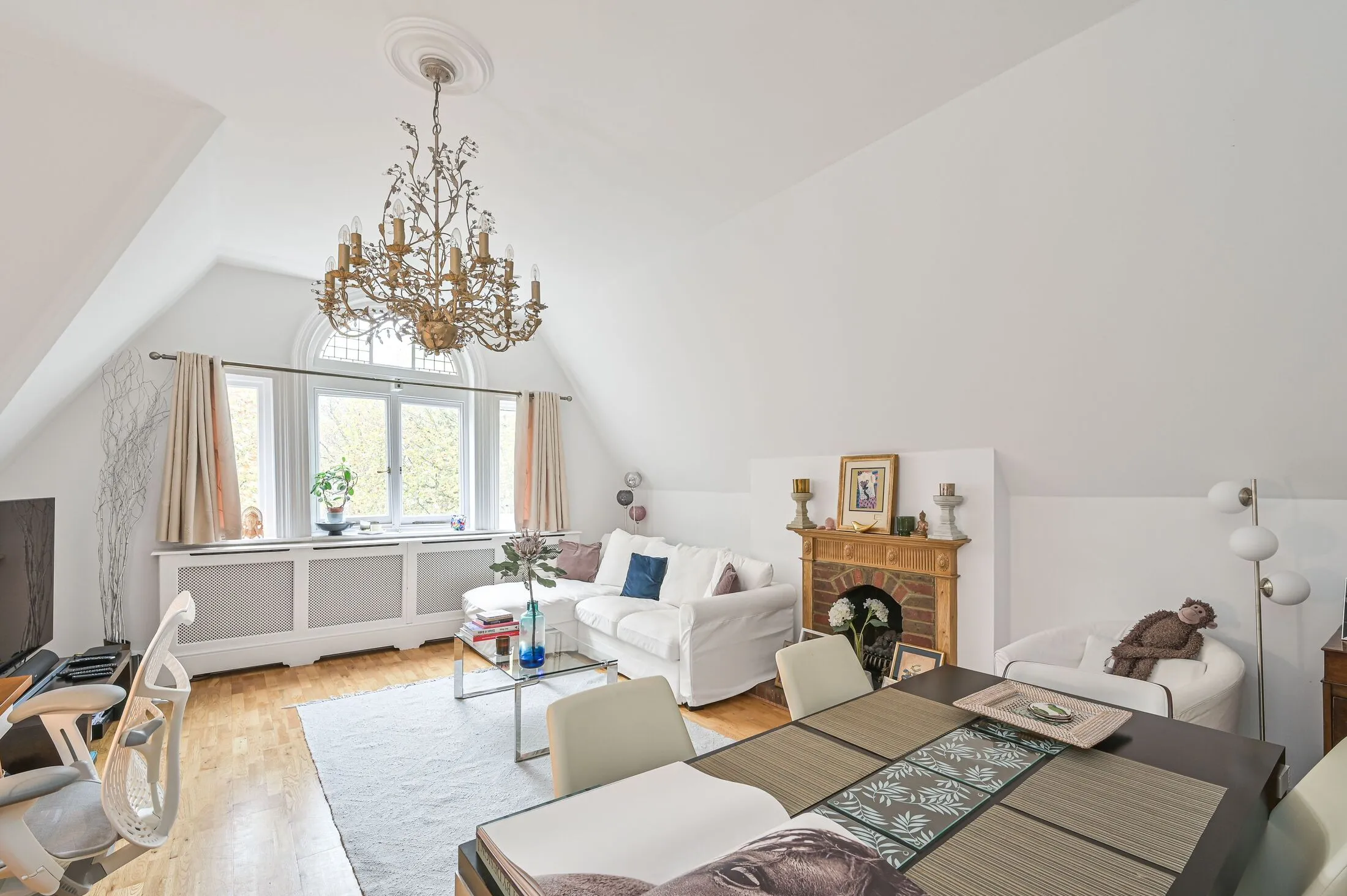 Flat Maresfield Gardens in Greater London