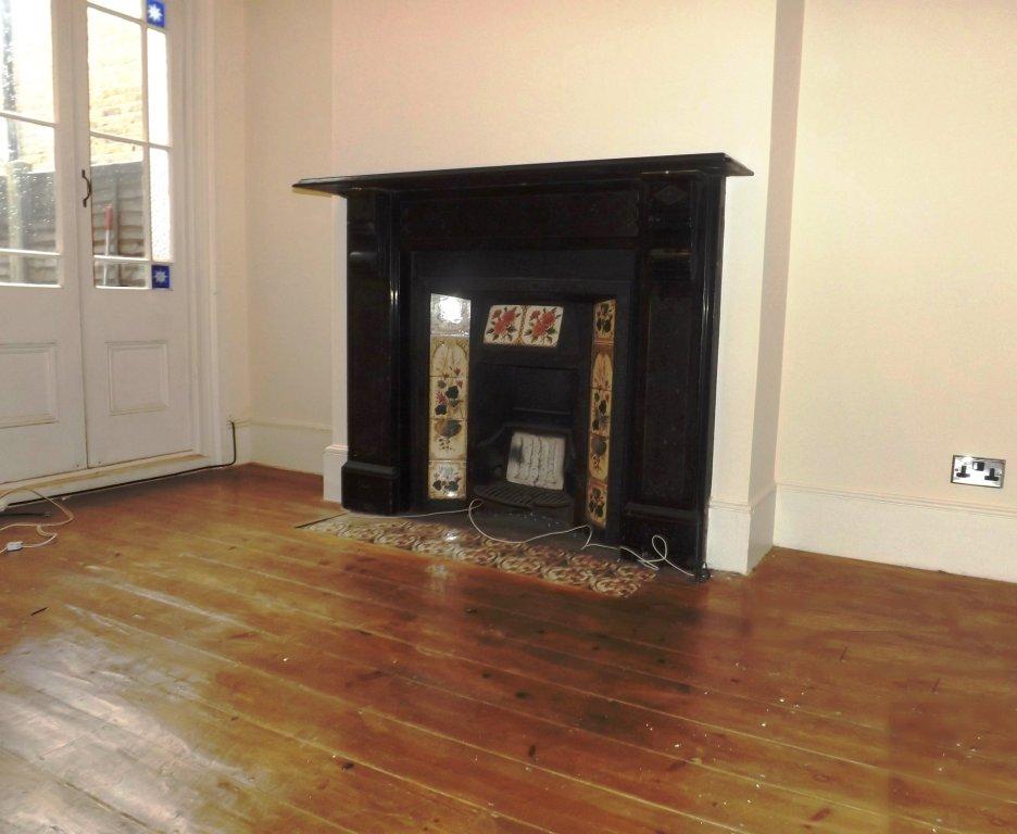 Flat Warren Road in Greater London